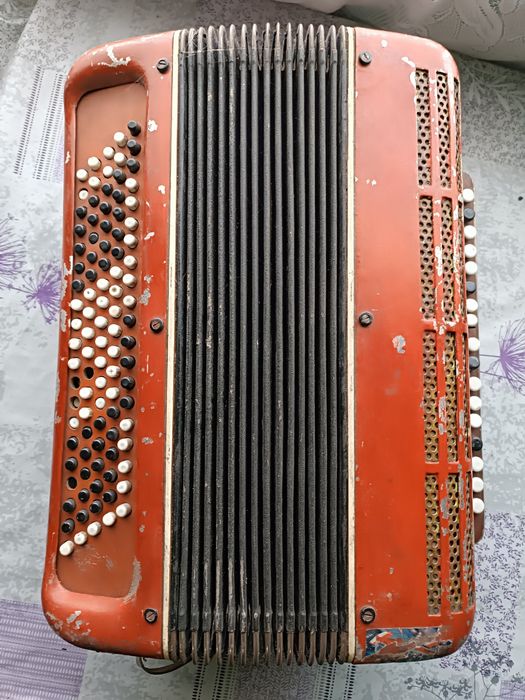 Продам музыкальный баян