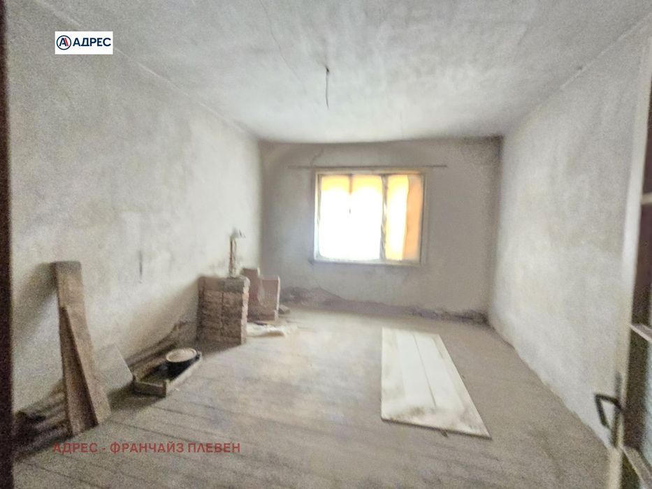 Къща в Плевен, област-гр.Гулянци площ 207 цена 24800