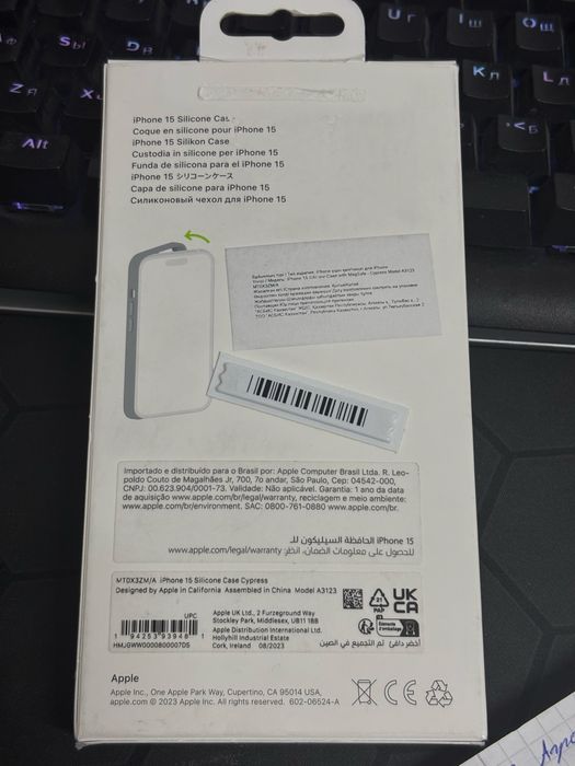 Продам оригинальный чехол на iphone 15