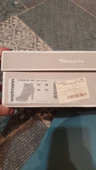 Продам женские ботинки