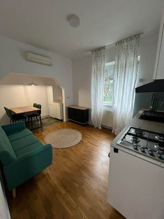 Apartament renovat, de închiriat str.  Delavrancea