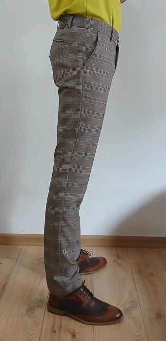 Pantaloni barbatesti CATO casual in carouri - NOU