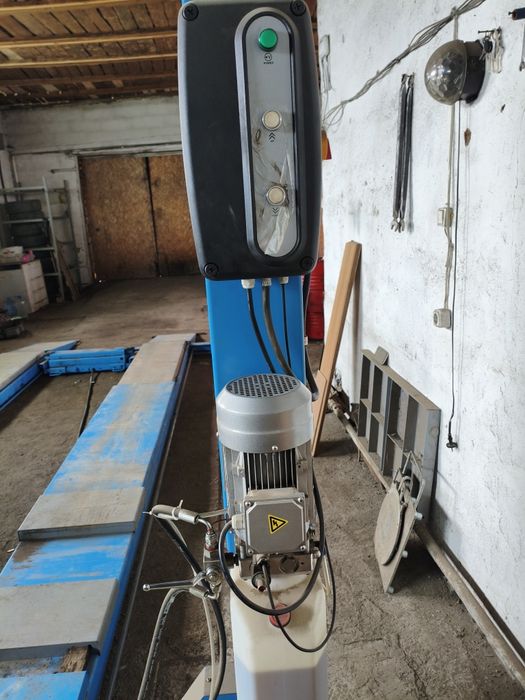 Подъёмник четырех стоечный