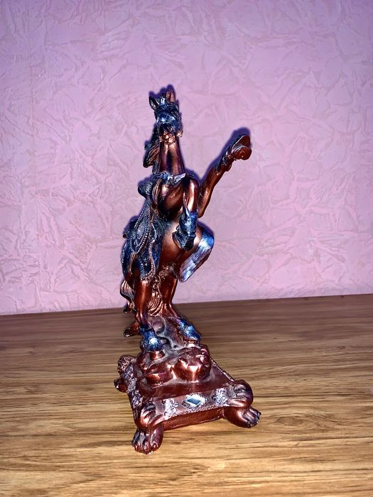 Продам статуэтку