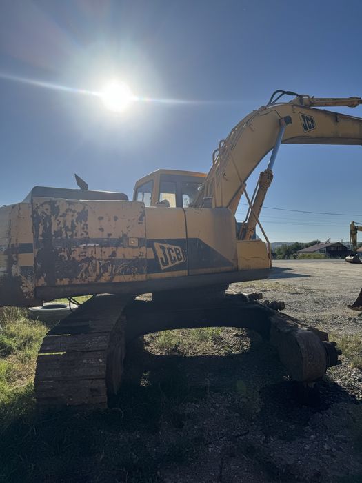 Vand sau dezmembrez excavator jcb
