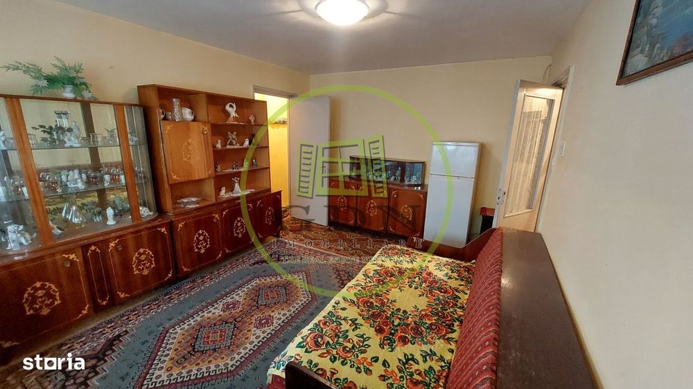 Apartament 2 camere, semidecomandat, 42mp, Craiovita, zona Scoala Elen