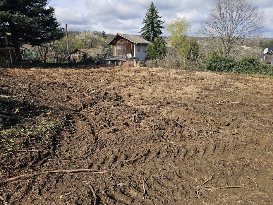 Почистване на парцели и дворове до чиста пръст