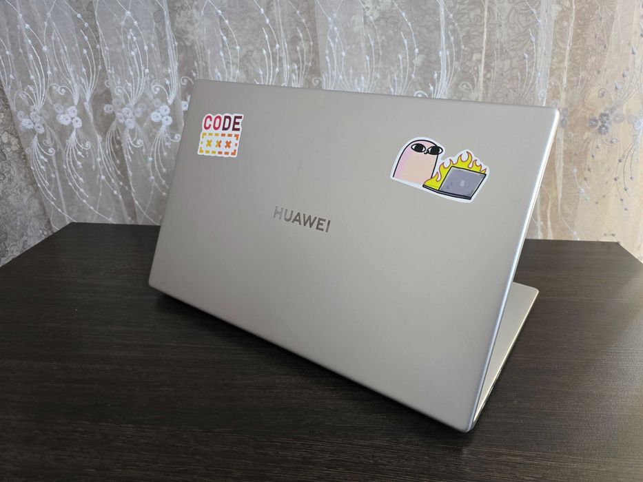 Huawei MateBook D15 в отличном состоянии