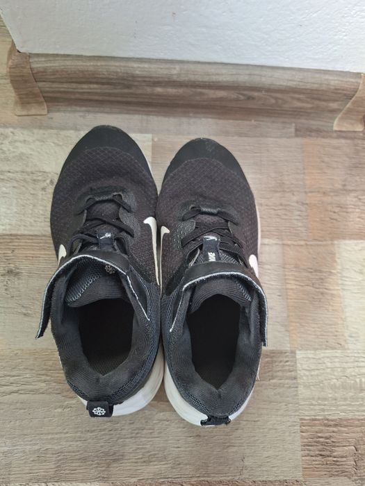 Adidasi Nike 32.