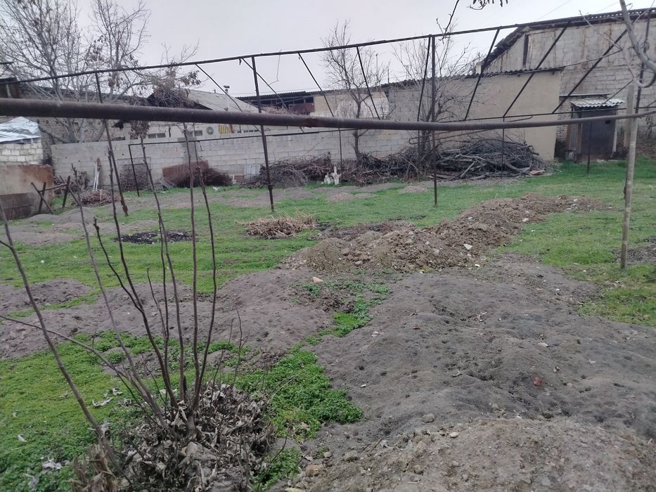 Ўзимни уйим.ховлини бир қисмини сотмоқчиман. Сергели. Боғзор куча.