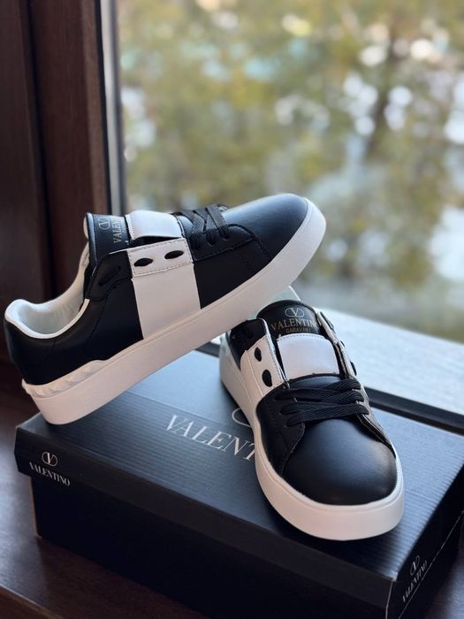Продажа мужская обувь Valentino  40-44 размеры