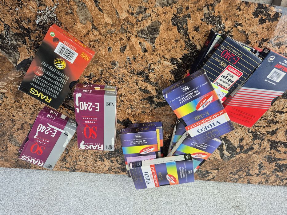 Vând Lot 16 casete video VHS  originale 240minute Raks colectie filme