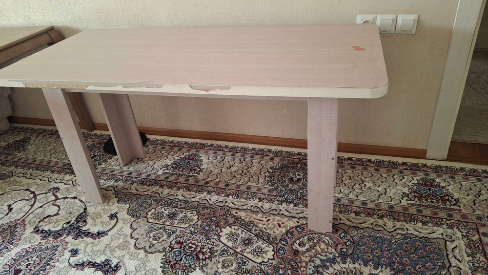 Продаётся  обеденный стол