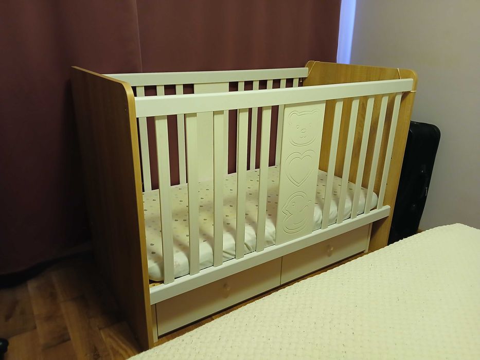 Бебешко легло /кошара/ Арбор с люлеещ механизъм и чекмеджета + матрак