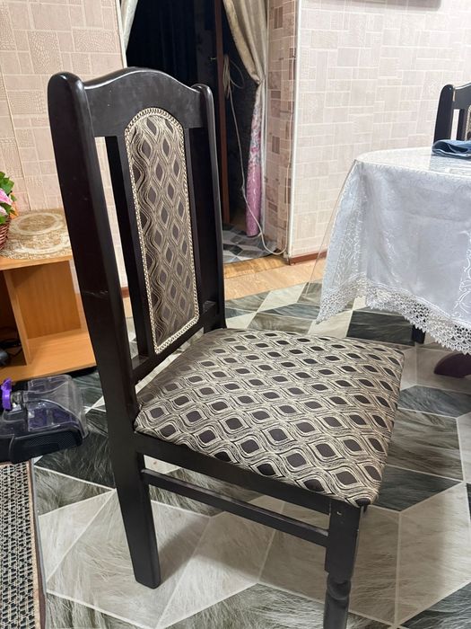 Стол со стульями