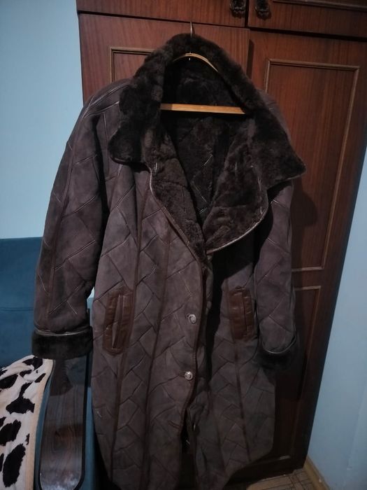 Продам тёплую дублёнку размер не подошёл. Производство Корея