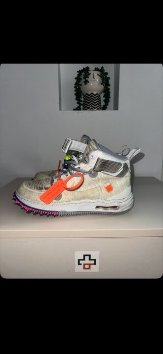 Vand adidasi off white marimea 42,adidasi sunt luati dupa stock X,dovada in privat !