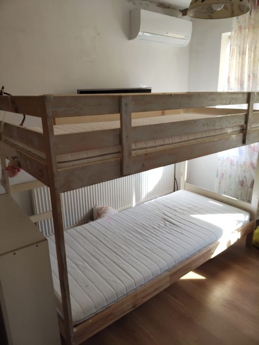 Pat supraetajat lemn de pin Ikeea 90/2metri și saltele IKEA