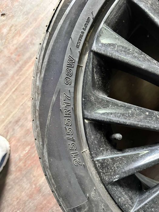 Диски R17 черного цвета от Lexus