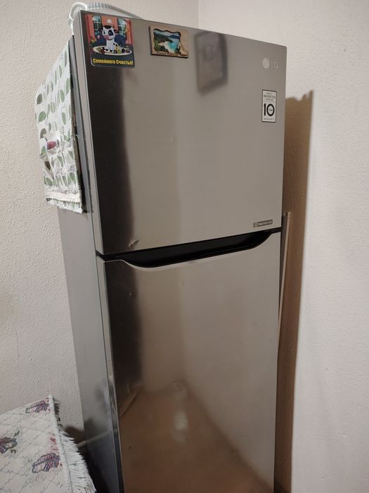 Холодильник LG стальной
