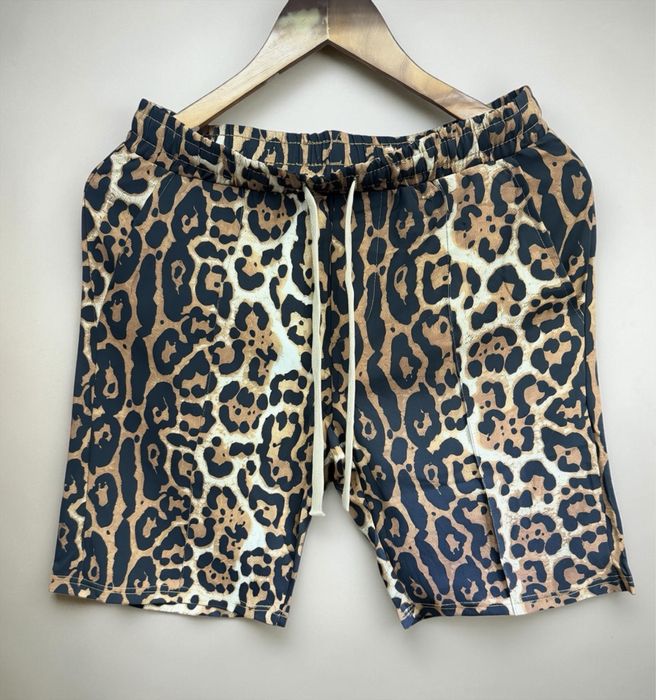 Pantaloni scurti animal print! Calitate superioara!
