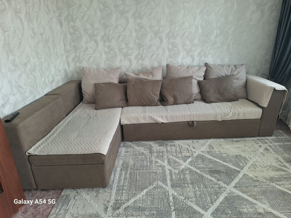 Продам диван в хорошем состоянии, размер 3 метра, раскладывается