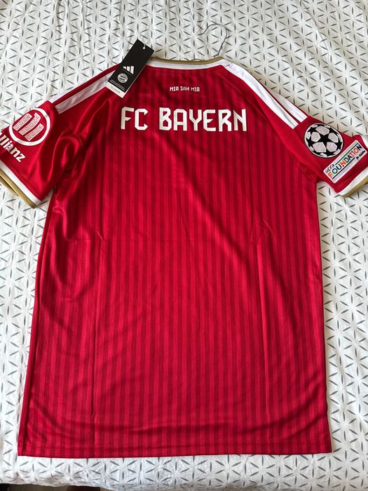 Tricou Bayern home rosu 2026-2027 sezonul nou cu badge champions league