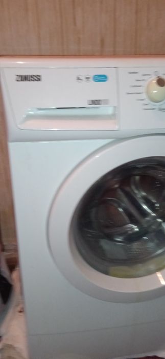 Стиральная машина Zanusi рабочая, ремонт был с гарантией, работает отл