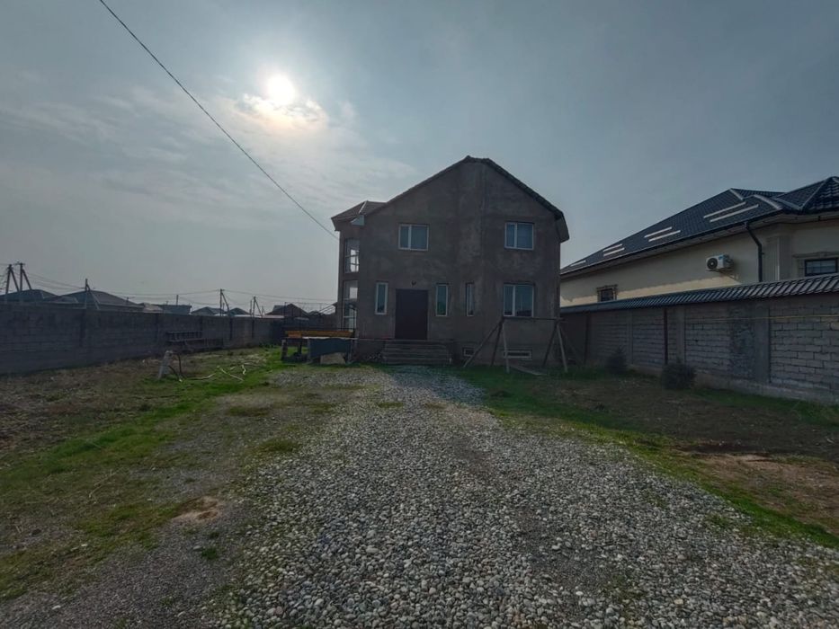 Продается недостроенный трехуровневый дом