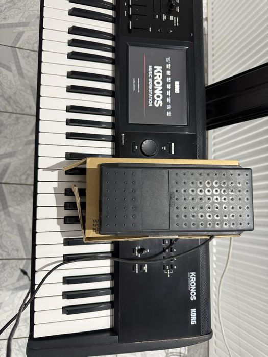 Korg Kronos 2, pedala, 9 seturi, stativ Spider