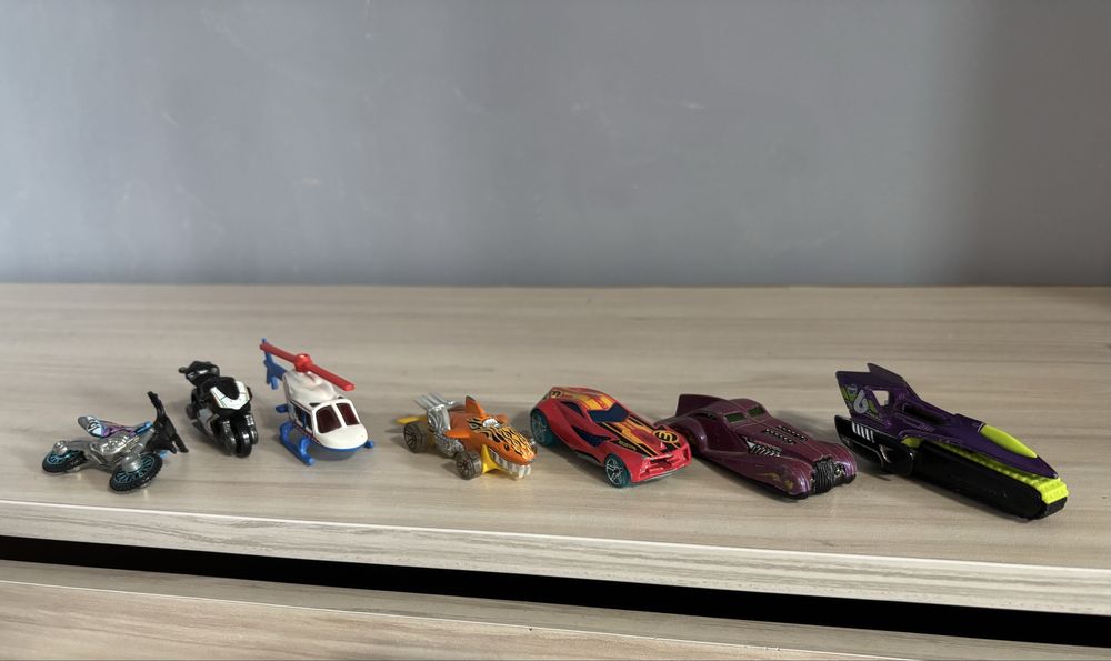 Hot wheels много различни