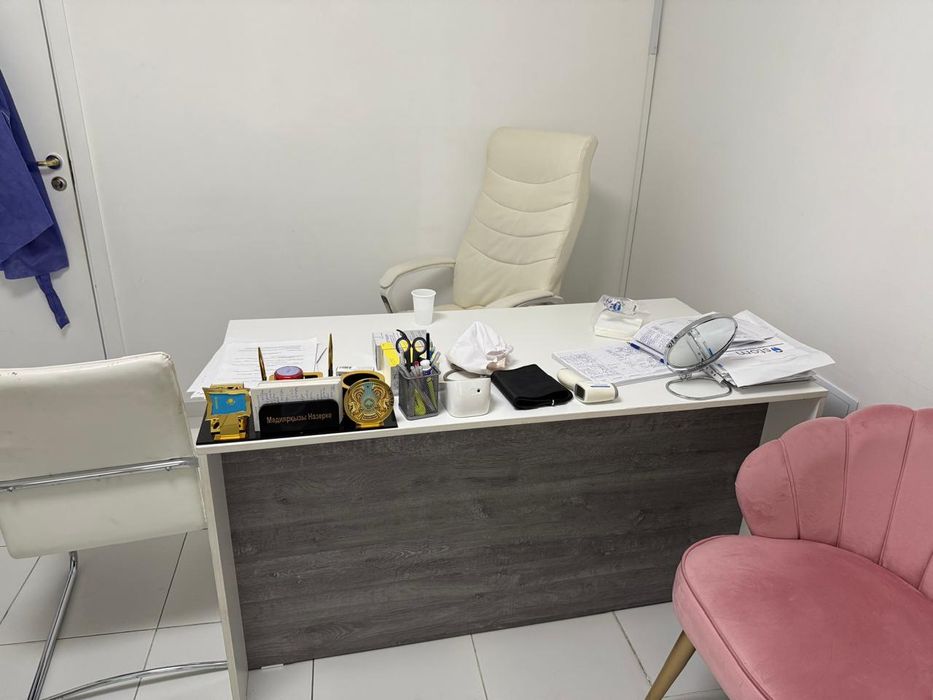 Стол письменный для офиса, руководителя.