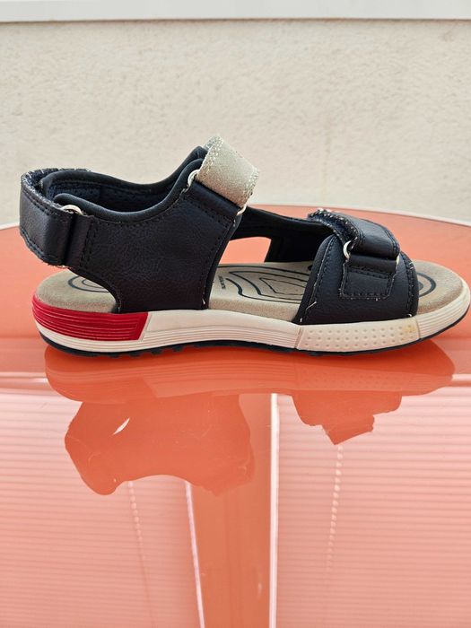 Детски сандали GEOX за момче номер 33. Много запазени.