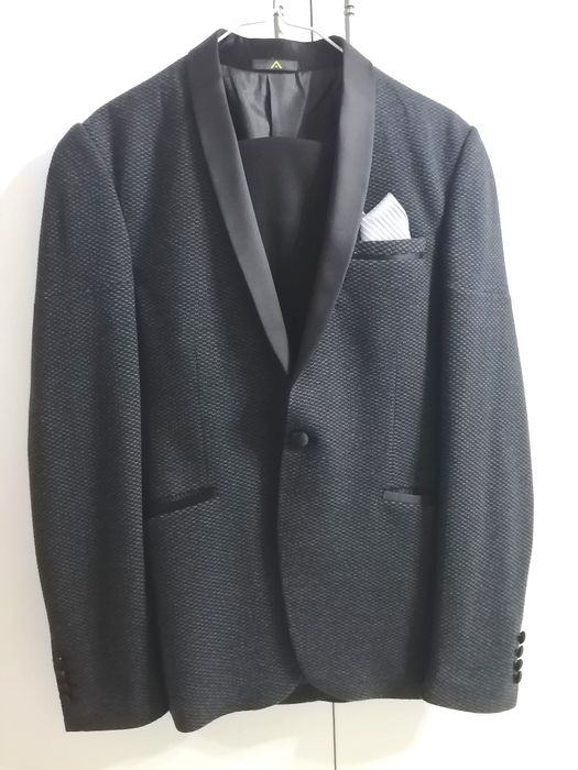 Vând costume bărbați, sacou, veste, geci femei, Oradea