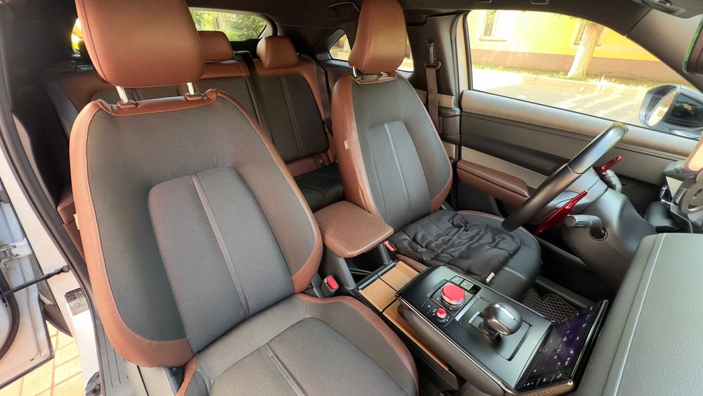 Электрический кроссовер Mazda MX-30