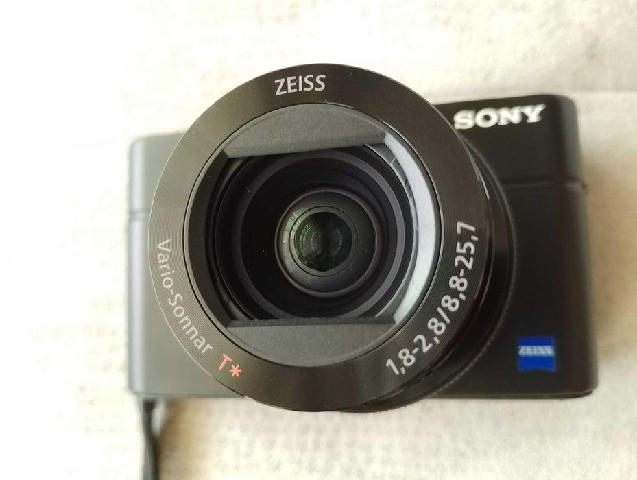 Sony DSC-RX100M4 с две оригинални батерии и фабрична окомплектовка