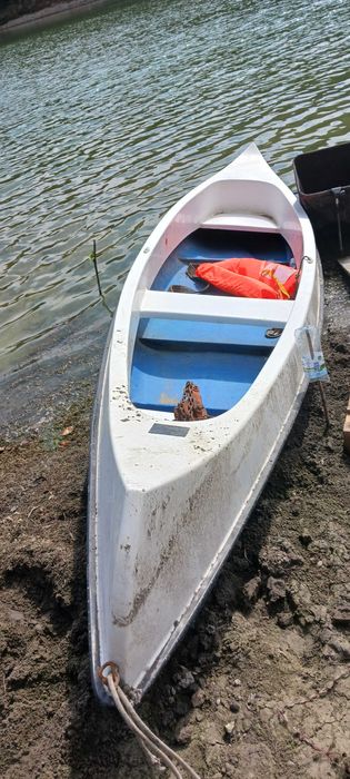 продавам 3 местно туристичско кану