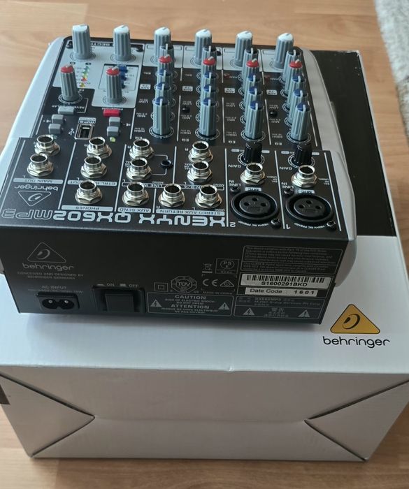 Mixer  Behringer  Xenyx qx602 mp3