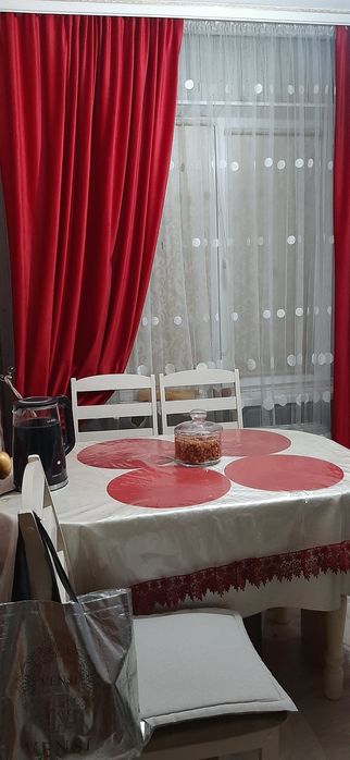 Продам кухонный стол в комплекте.