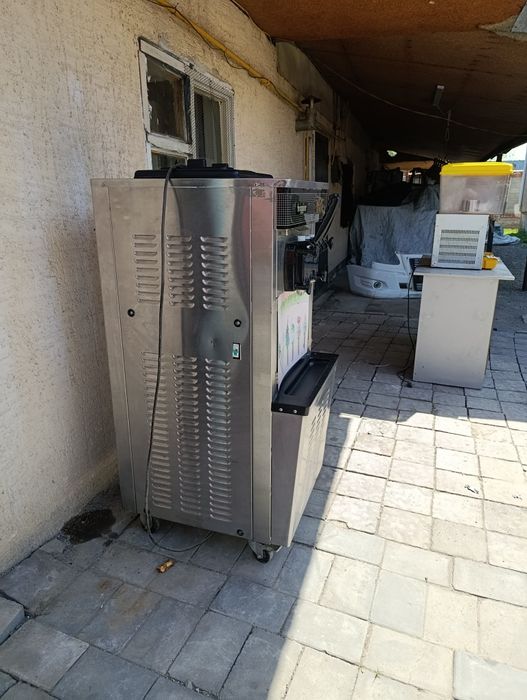 Продам мороженое аппарат вместе сокохладитель