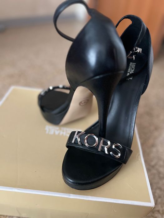 Michael Kors обувки на висок ток