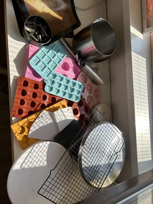 Все для кондитера, приборы для тортов силиконовые формочки шпатель т.д