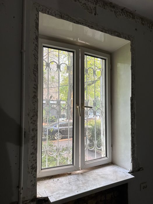 Окна пластиковые, стекло целое