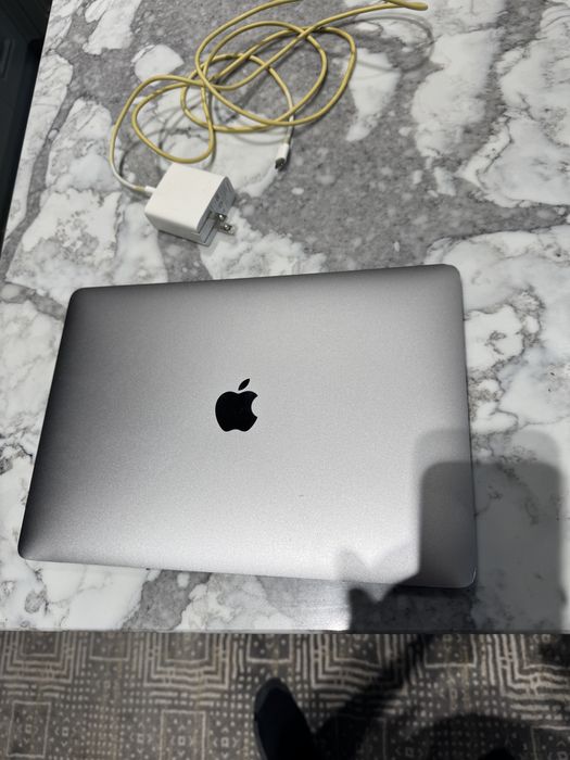 Macbook pro 13  8gb 128gb