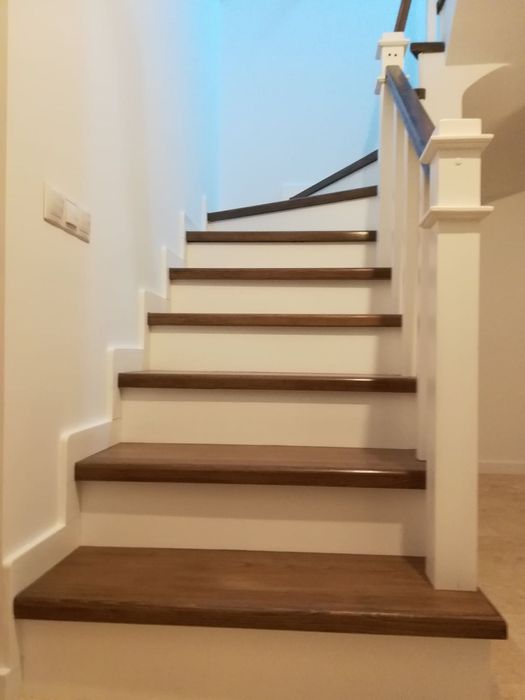 scari interioare,elemente scari interioare din lemn masiv