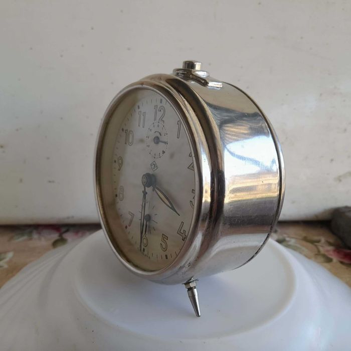 Ceas desteptator mecanic JNSA fabricat in fosta Yugoslavia