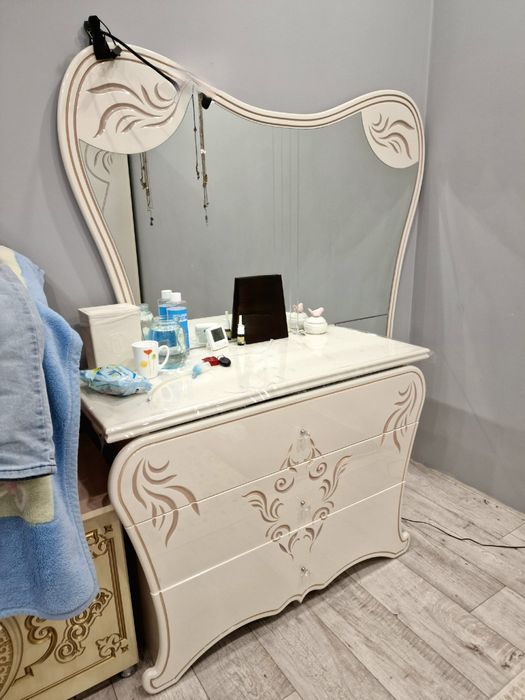 Продаётся турецкий спальный гарнитур