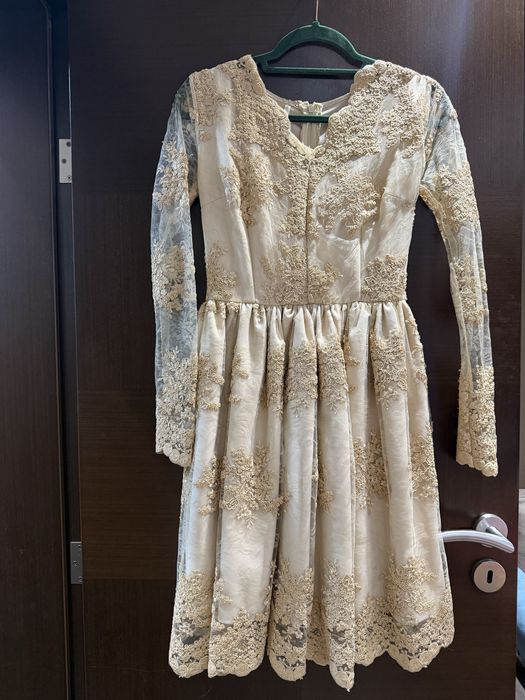 Дантелена рокля в златисто- кафяво