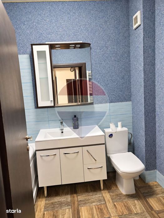Apartament cu 3 camere de vânzare în zona Est