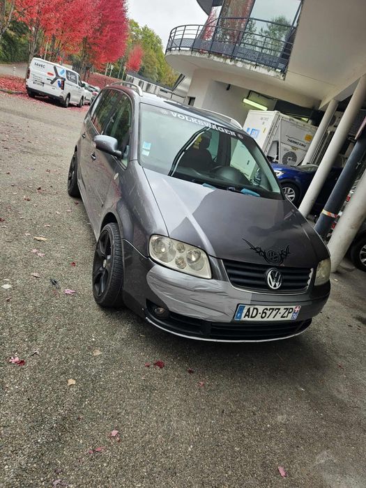 Volkswagen Touran 2.0 TDI – 2007 – 5 Locuri – 1.500

Vând